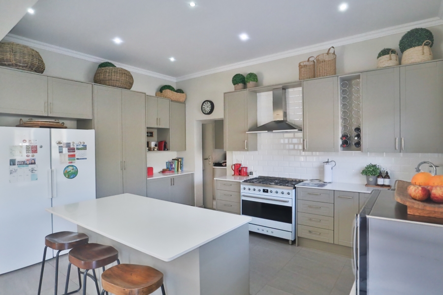 To Let 4 Bedroom Property for Rent in The Coves North West